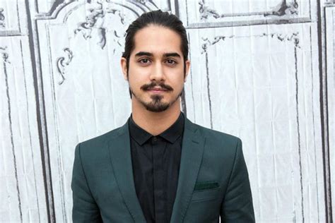 Avan Jogia Bio, Wiki, Height, Family, Girlfriend,。